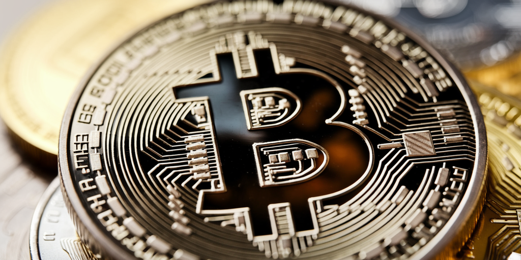 Bitcoin Regains Footing Near $98,000 as Liquidations Close in on $500M