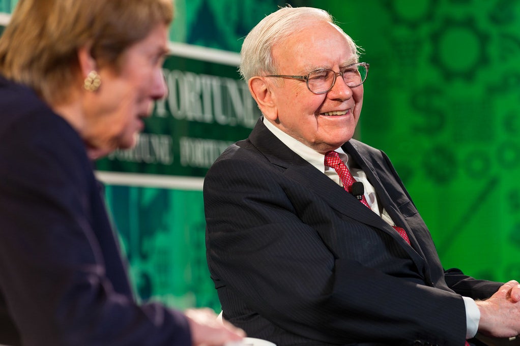 Is Warren Buffett Preparing For A Market Downturn With Berkshire Hathaway's $325B Cash Pile? Analyst Says Internet Bubble And 2008 Crash May Have Lessons - Apple (NASDAQ:AAPL)