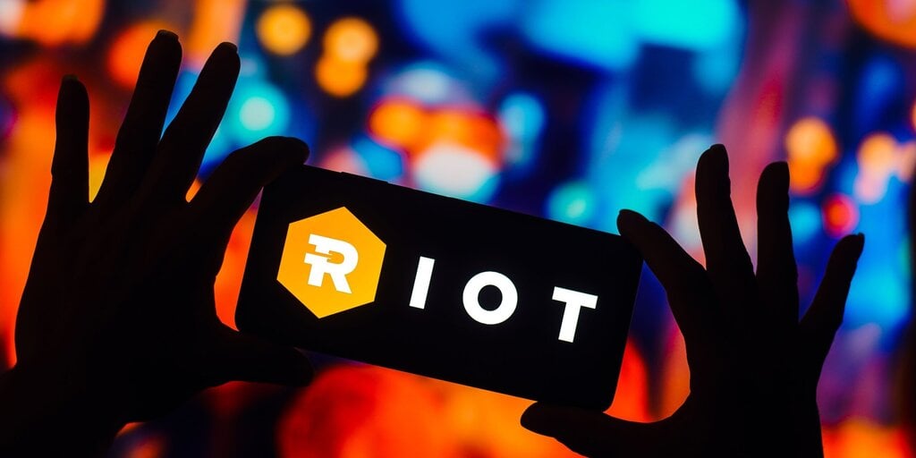 Bitcoin Miner Riot Platforms Gets $100M Credit Facility From Coinbase