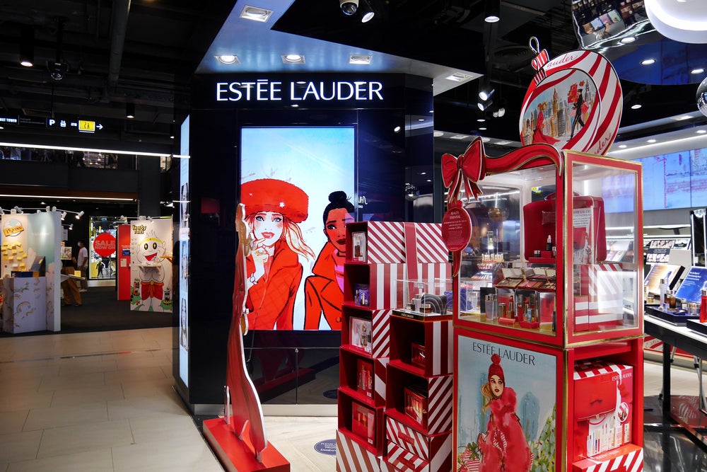 Estée Lauder's Beauty Gains Can't Offset Global Headwinds, Says Analyst - Estee Lauder Cos (NYSE:EL)