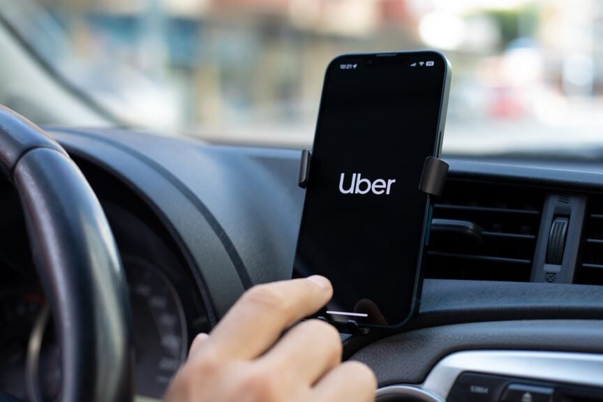 Uber Could Win The 'Robo Taxi War,' Says Expert: Analyst Predicts 75% Gains On Ride Hailing Cost Drop - Invesco QQQ Trust, Series 1 (NASDAQ:QQQ), SPDR S&P 500 (ARCA:SPY)