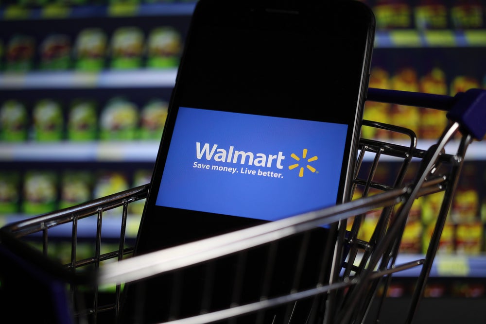 'No Kings’ Ad From Walmart Heiress Draws MAGA Ire - Walmart (NYSE:WMT)