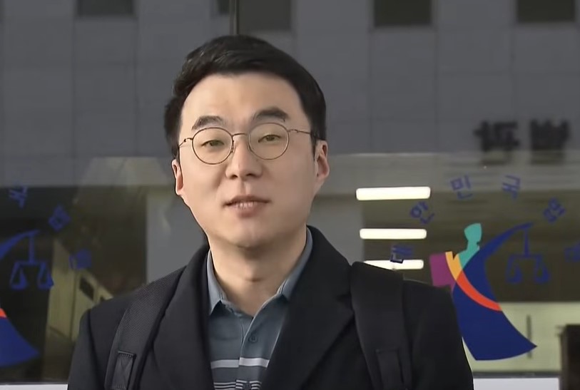 The South Korean lawmaker Kim Nam-guk speaking outside a courthouse earlier this year.