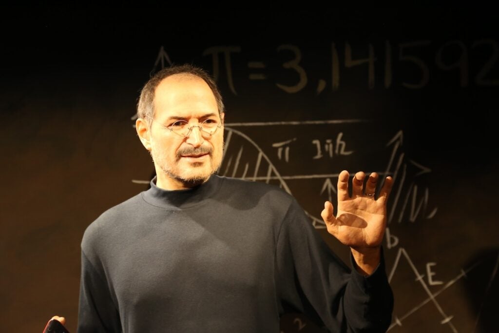 Steve Jobs Taught Tim Cook A 'Brilliant' Skill That Only 'Few People Have' But The Apple Chief Took A While To Fall In Love With It - Apple (NASDAQ:AAPL), Amazon.com (NASDAQ:AMZN)